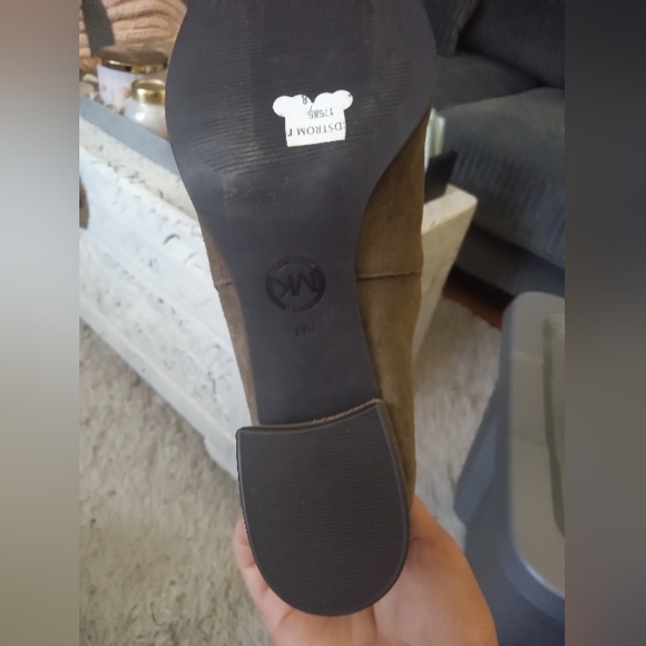 🆕⭐ Michael Kors Olive green suede booties - Picture 11 of 11